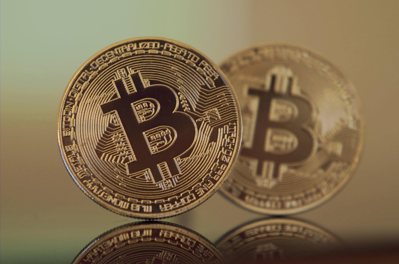 余弦：Hyperliquid上50倍杠杆巨鲸再以452万USDC做多ETH！爆仓价1391美元